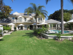 Отель Constantia Valley Lodge  Кейптаун